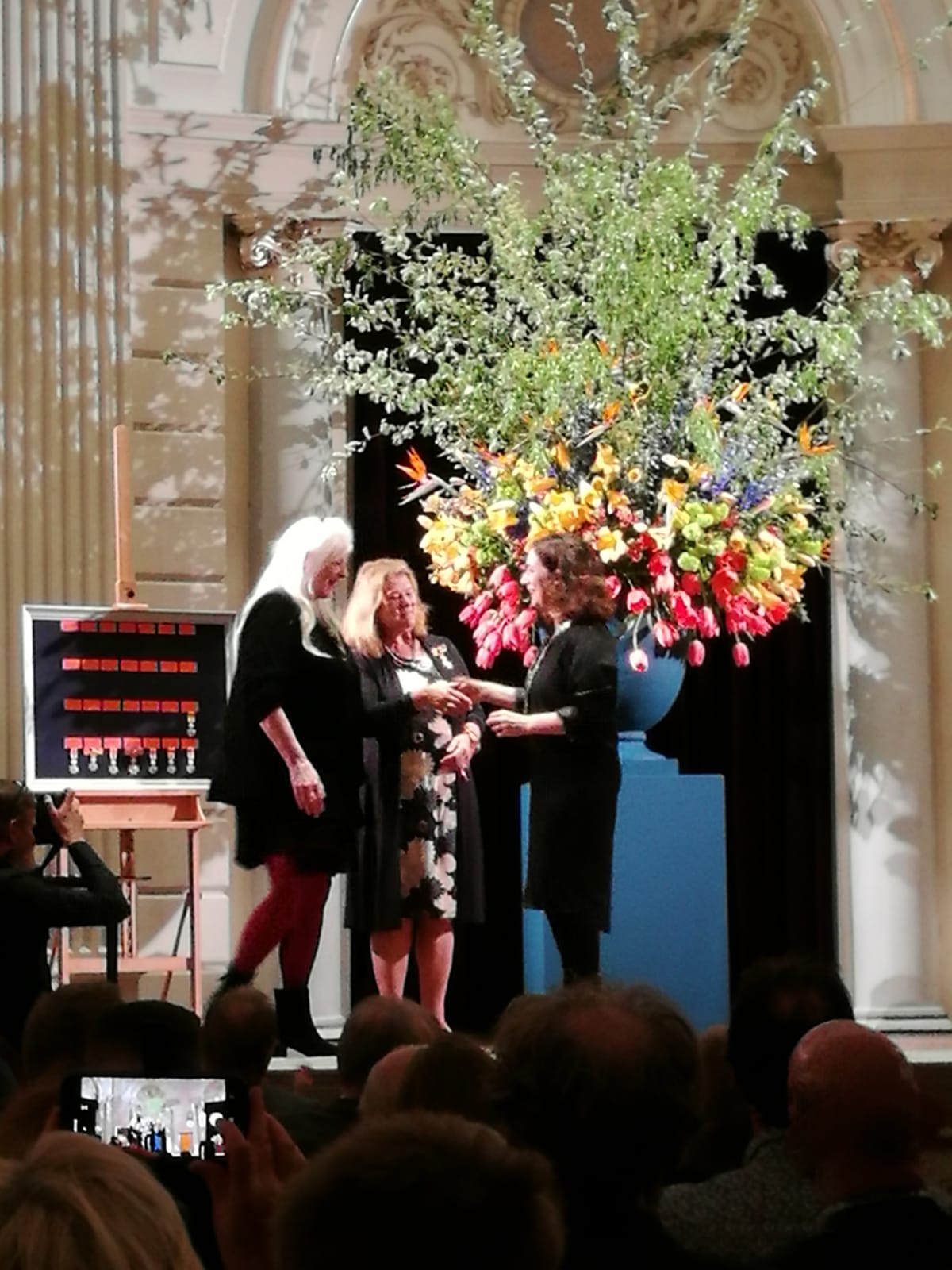 Lintje voor (oud)directie de Toneelmakerij